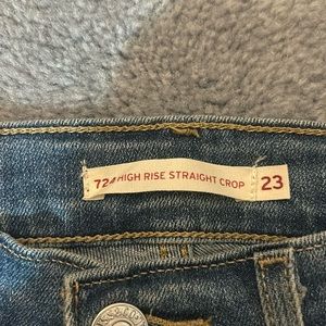 Levi’s High Rise Straight Crop